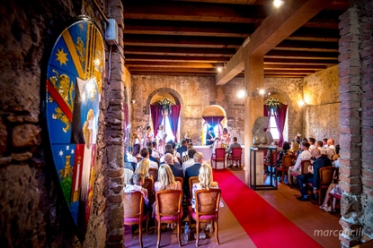 Peeking through the archway at a civil wedding ceremony in Palazzo Duchi di Santo Stefano Taormina wedding hall