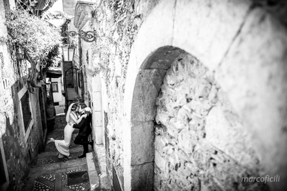 Bride and Groom share a private kiss in characteristic alleyway of the Corso Umberto in Taormina