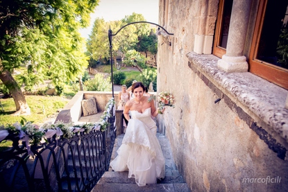 Bride happily entering the wedding hall at the Palazzo Duchi di Santo Stefano in Taormina