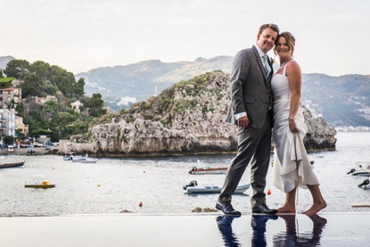 Picturesque wedding photography by the sea in Taormina Mare